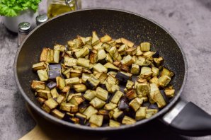 Жаркое из свинины с грибами и баклажанами