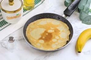 Блинчики с бананами, черносливом и орехами